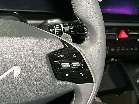 Certified 2025 Kia Niro Wind image 27