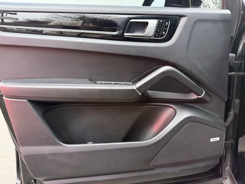 Used 2019 Porsche Cayenne E-Hybrid image 14