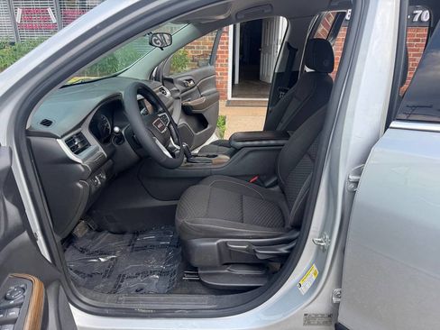 Used 2017 GMC Acadia SLE image 10