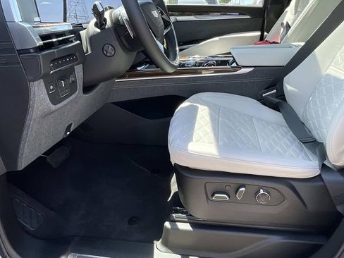 New 2026 Cadillac Escalade ESV Platinum Sport w/ LPO, ONYX Package AWD/4WD image 22