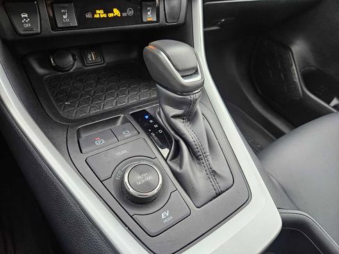 Certified 2025 Toyota RAV4 XLE Premium image 32