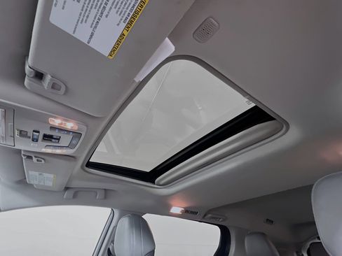 Certified 2021 Toyota Sienna XLE w/ XLE Plus Package AWD/4WD image 14