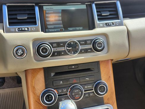 Used 2010 Land Rover Range Rover Sport HSE image 20