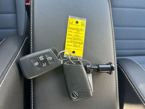 Used 2025 Volkswagen Jetta SE w/ Sunroof Package image 55