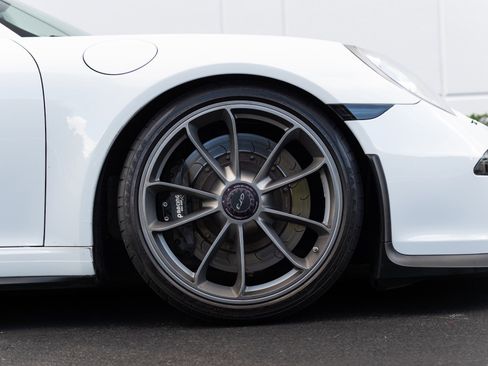 Used 2015 Porsche 911 GT3 image 10