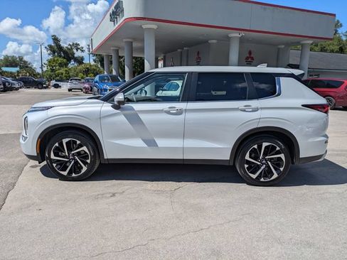 Used 2024 Mitsubishi Outlander SE FWD image 7