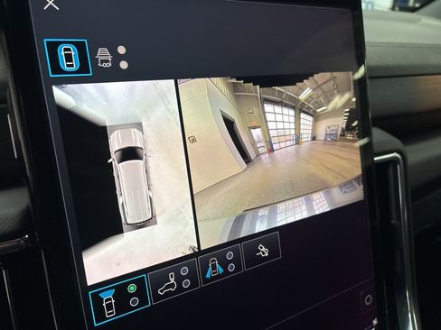 Used 2025 GMC Yukon XL Denali image 21