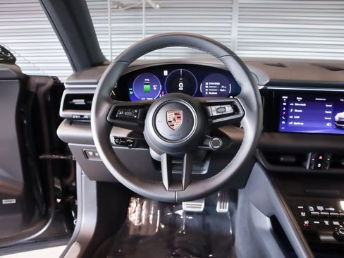 Certified 2025 Porsche Macan 4S Electric image 15