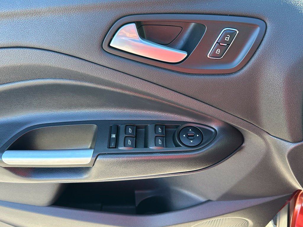 Used 2015 Ford Escape SE w/ Equipment Group 201A AWD/4WD image 13