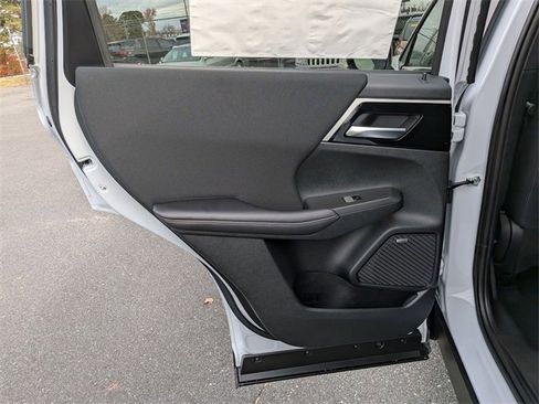 New 2025 Mitsubishi Outlander ES image 24