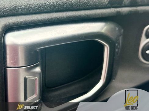 Used 2018 Jeep Wrangler Unlimited Rubicon w/ Cold Weather Group image 18