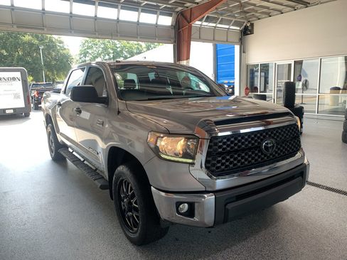 Used 2019 Toyota Tundra SR5 w/ SR5 Upgrade Package AWD/4WD image 5