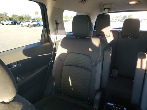 Used 2022 Nissan Pathfinder SV w/ SV Premium Package image 12