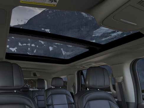 New 2025 Lincoln Navigator Reserve image 22