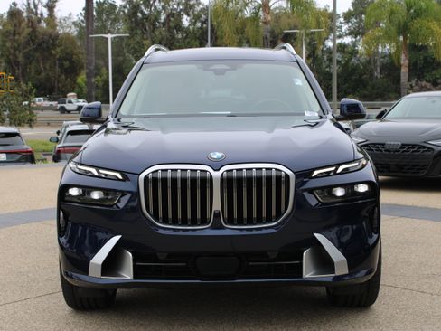 Used 2024 BMW X7 xDrive40i w/ Executive Package AWD/4WD image 9