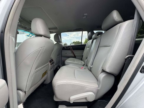 Used 2012 Toyota Highlander Limited AWD/4WD image 12
