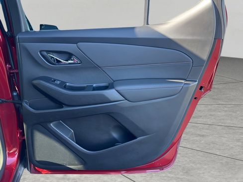 Used 2023 Chevrolet Traverse RS image 33