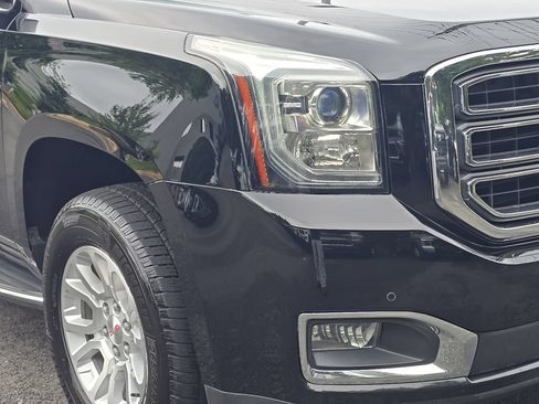 Used 2017 GMC Yukon SLT AWD/4WD image 10