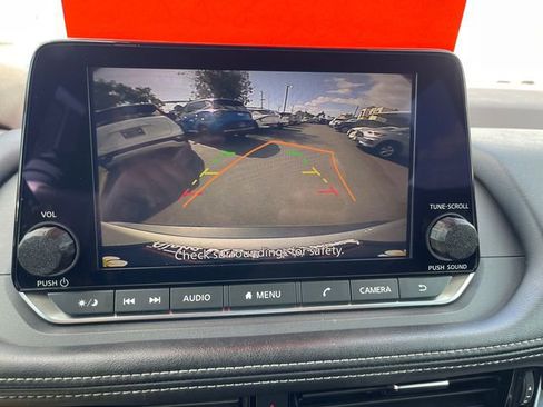 Used 2022 Nissan Rogue SV image 17