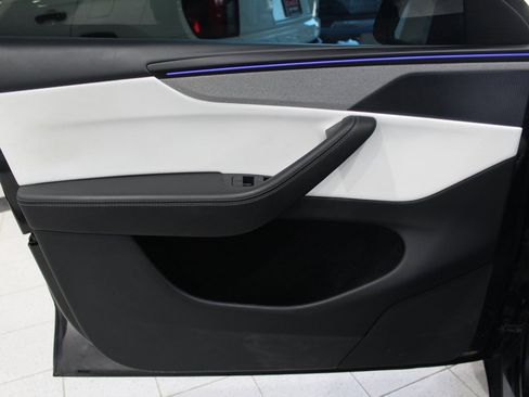 Used 2026 Tesla Model Y Long Range image 19