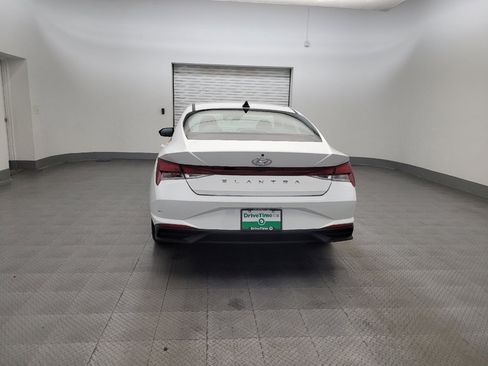 Used 2022 Hyundai Elantra SEL image 6