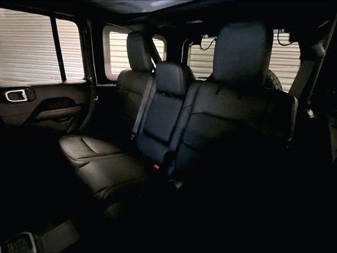 Used 2025 Jeep Wrangler Unlimited Rubicon AWD/4WD image 17