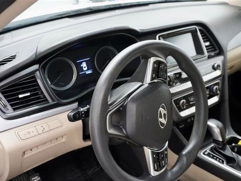 Used 2018 Hyundai Sonata SE FWD image 11
