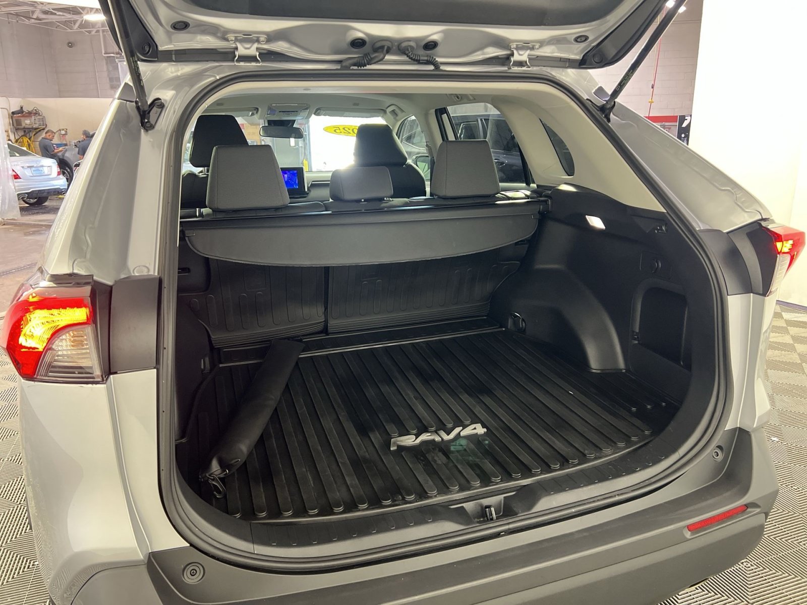 Used 2025 Toyota RAV4 XLE AWD/4WD image 26