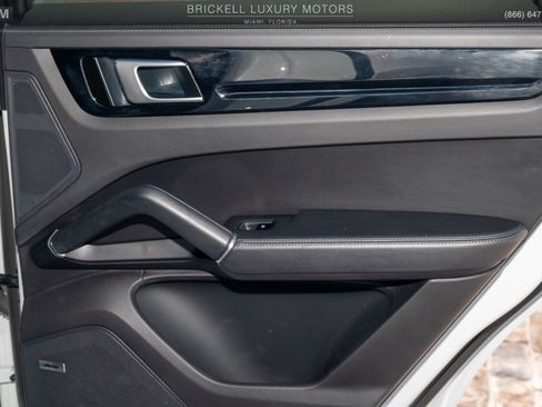Used 2020 Porsche Cayenne image 18