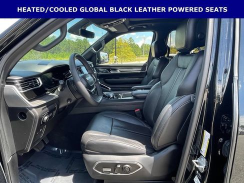 Used 2022 Jeep Wagoneer Series III w/ Premium Group I RWD image 5