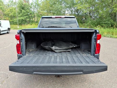 Used 2021 Chevrolet Silverado 1500 LT AWD/4WD image 16
