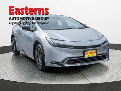 Used 2025 Toyota Prius Plug-In Hybrid image 3