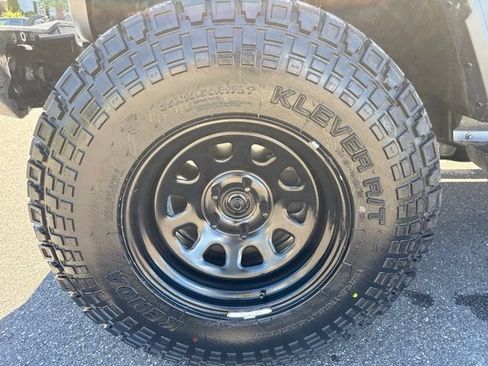 Used 2020 Jeep Gladiator Sport w/ Quick Order Package 24S AWD/4WD image 11