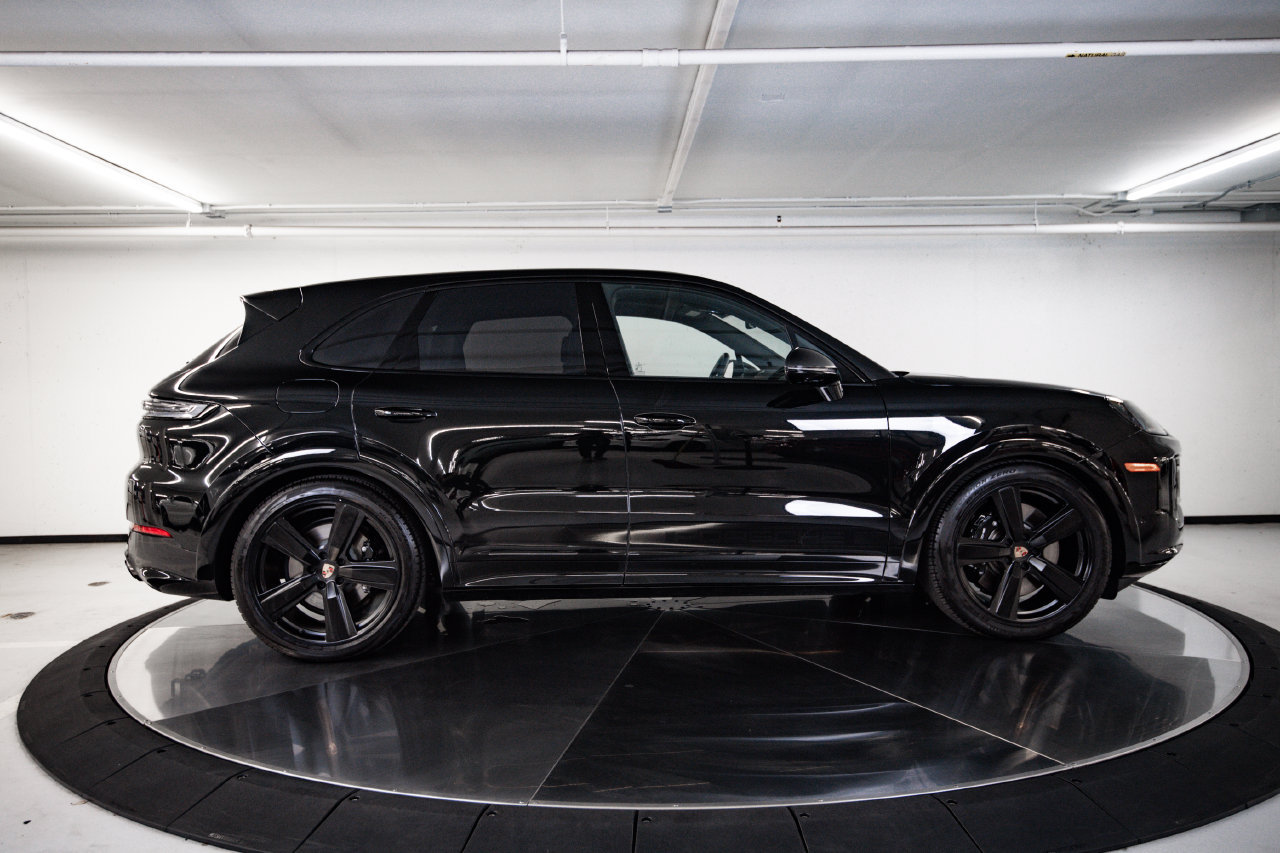 Certified 2026 Porsche Cayenne GTS AWD/4WD image 8