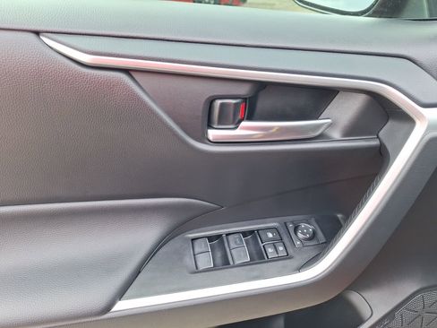 Used 2025 Toyota RAV4 XLE w/ Convenience Package image 17