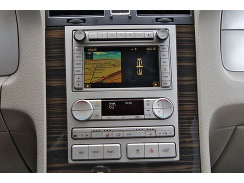 Used 2010 Lincoln Navigator L 2WD image 21