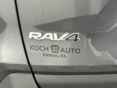 Used 2023 Toyota RAV4 LE AWD/4WD image 18