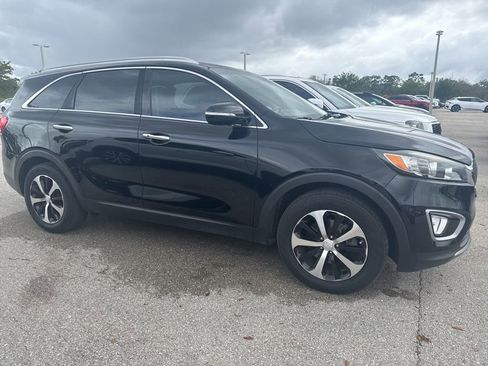 Used 2018 Kia Sorento EX image 2