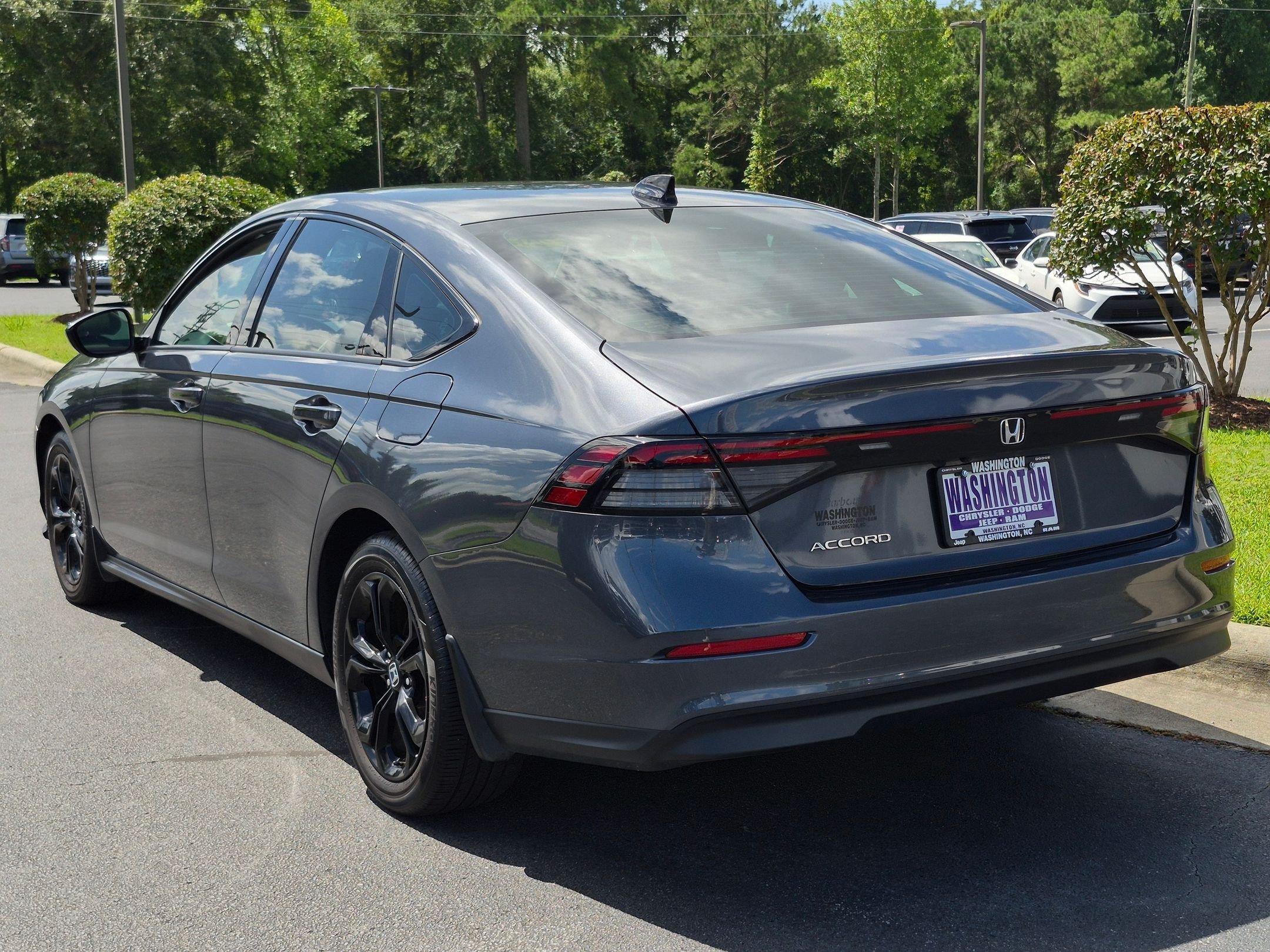 Used 2025 Honda Accord SE image 7