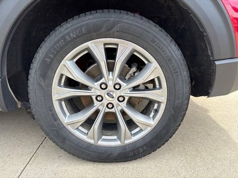 Used 2024 Ford Explorer XLT w/ Equipment Group 202A AWD/4WD image 9