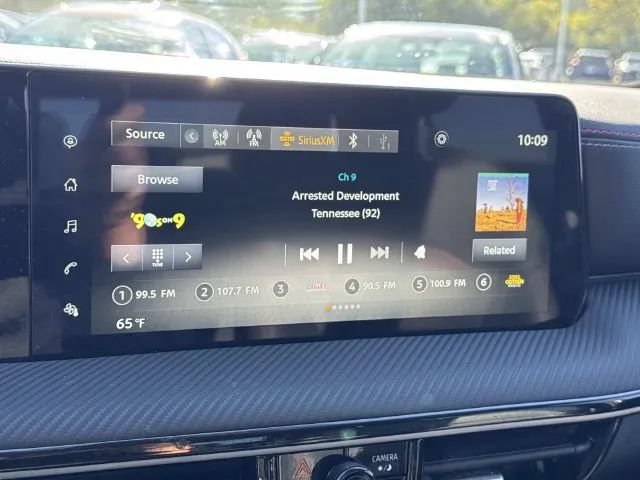 Certified 2025 Nissan Kicks SR FWD image 33
