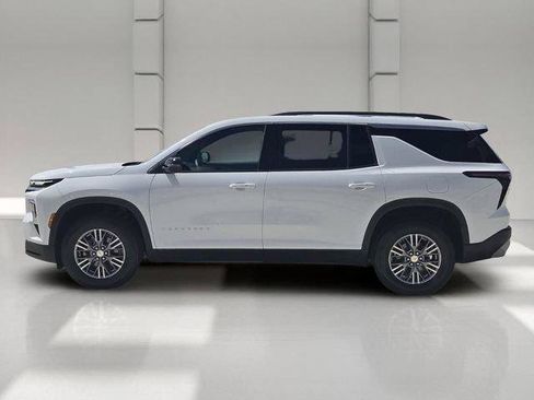 Certified 2026 Chevrolet Traverse LT w/ Driver Confidence Package FWD image 2