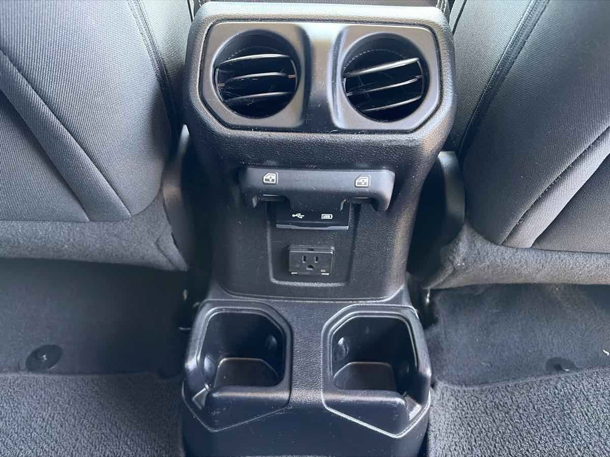 Used 2019 Jeep Wrangler Unlimited Sahara AWD/4WD image 24