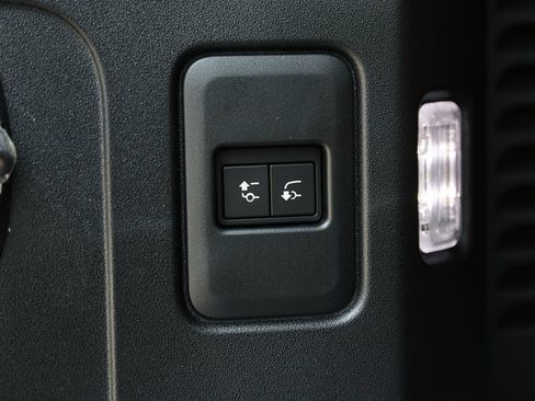 New 2026 Land Rover Defender 130 X-Dynamic SE AWD/4WD image 10