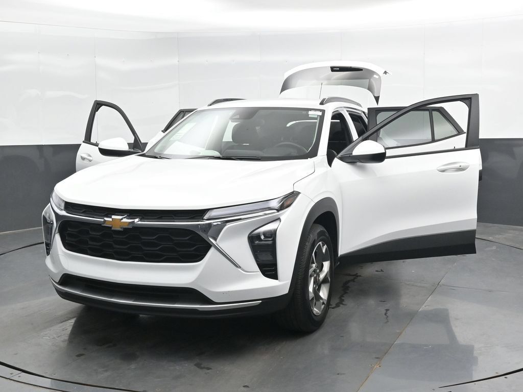 Used 2025 Chevrolet Trax LT w/ LT Convenience Package FWD image 49