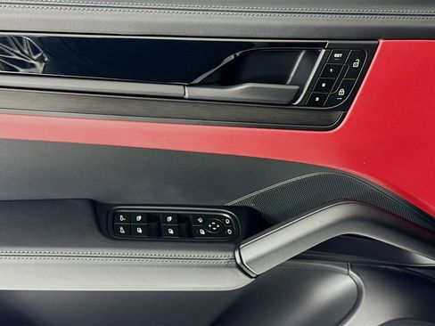 Certified 2025 Porsche Cayenne GTS AWD/4WD image 11
