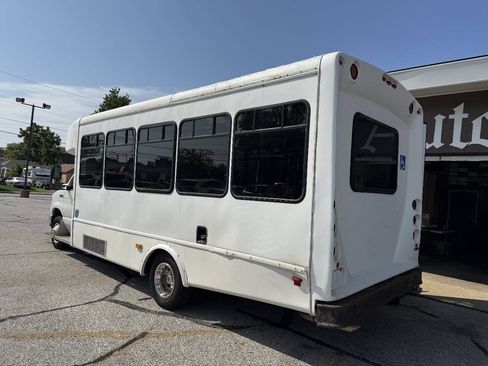 Used 2016 Ford E-450 and Econoline 450 Super Duty w/ Shuttle Bus Prep Package RWD image 6