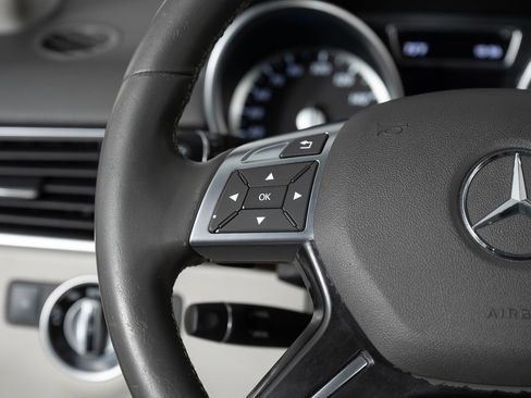 Used 2015 Mercedes-Benz ML 350 2WD image 32