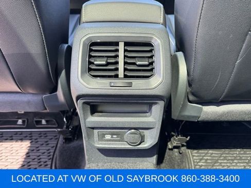Used 2022 Volkswagen Tiguan SE w/ Panoramic Sunroof Package image 12