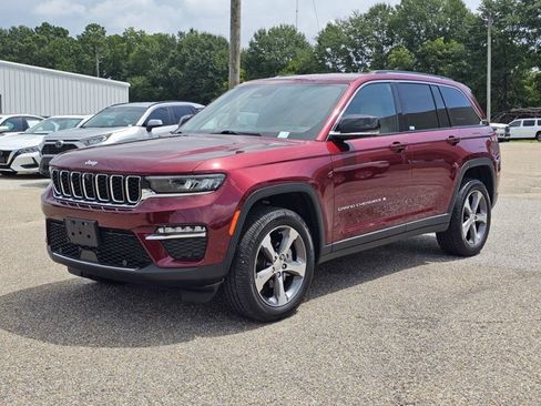 Used 2023 Jeep Grand Cherokee Limited w/ Luxury Tech Group II AWD/4WD image 1